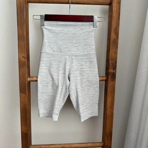 Lululemon Align Short High Rise 10” - Picture 4 of 9